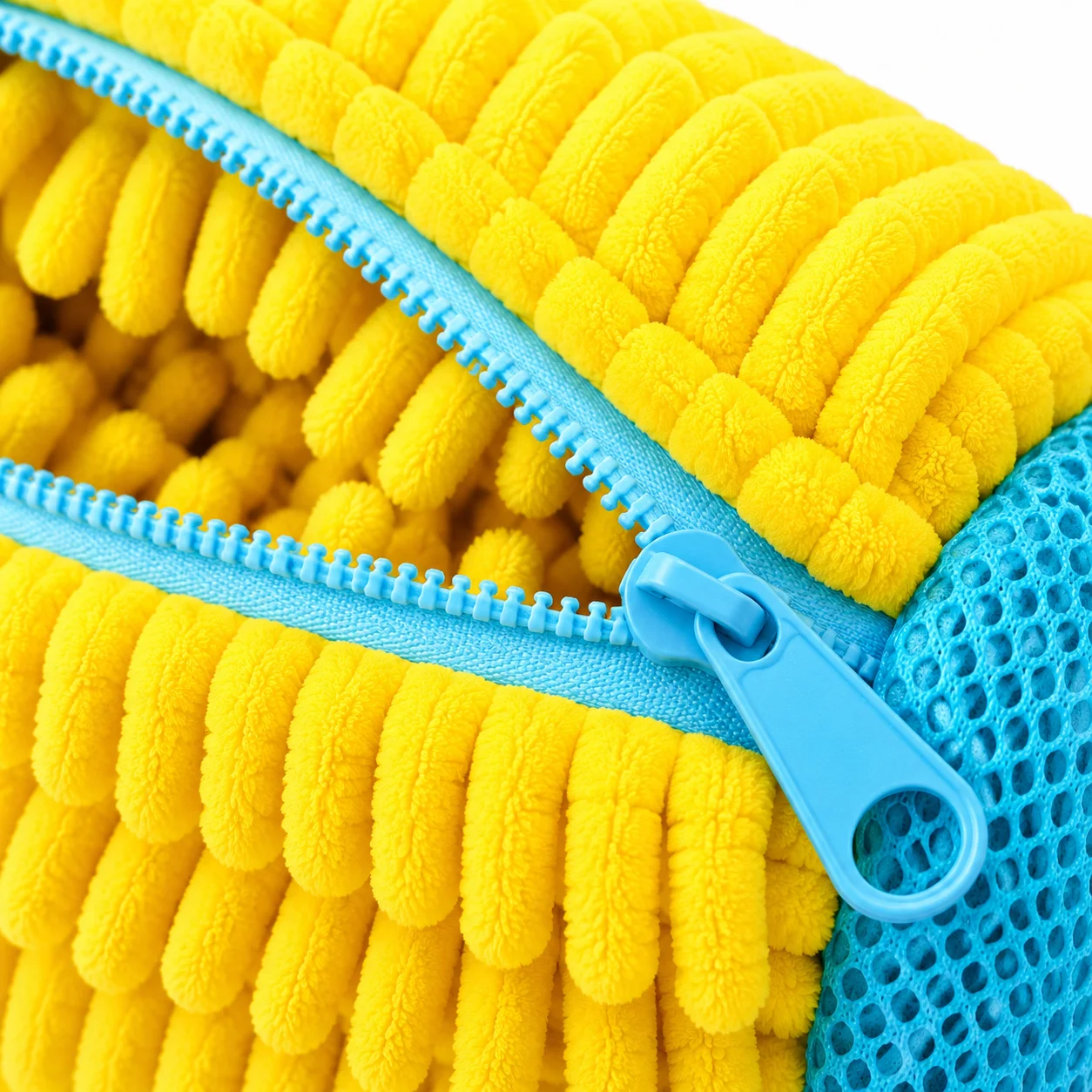 Secure zipper on the LunaXia washing machine shoe bag